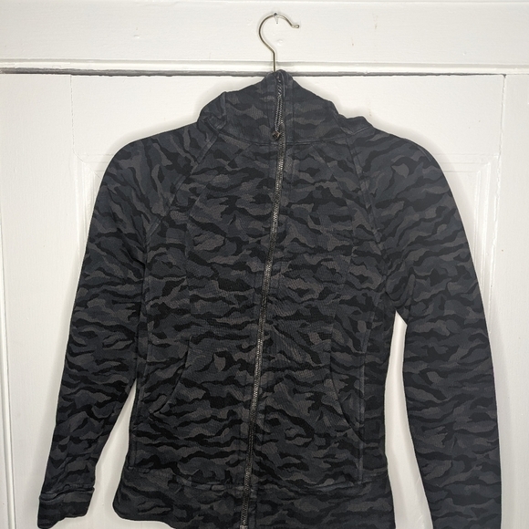 Lululemon Camo Scuba Sweatshirt Woman's Size 4 - Picture 3 of 5